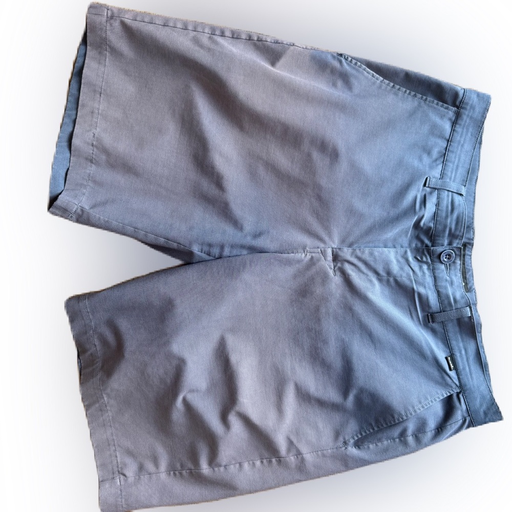 Travis Mathew’s Men’s Ombre Blue Gray Golf Shorts. Size 34